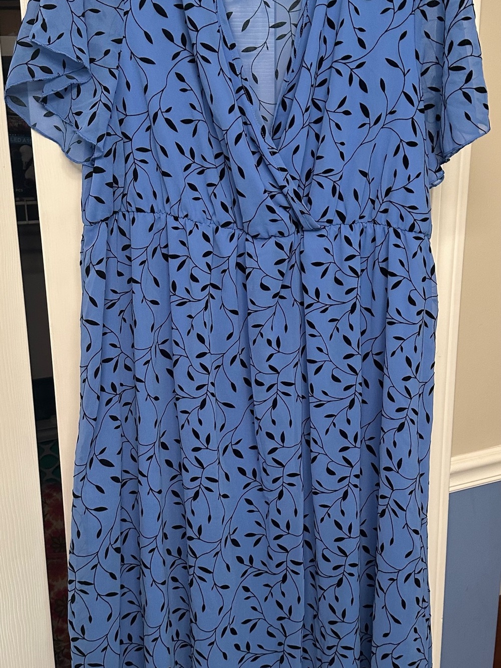 SHEIN Blue V-Neck Leaf-Print Wrap Dress